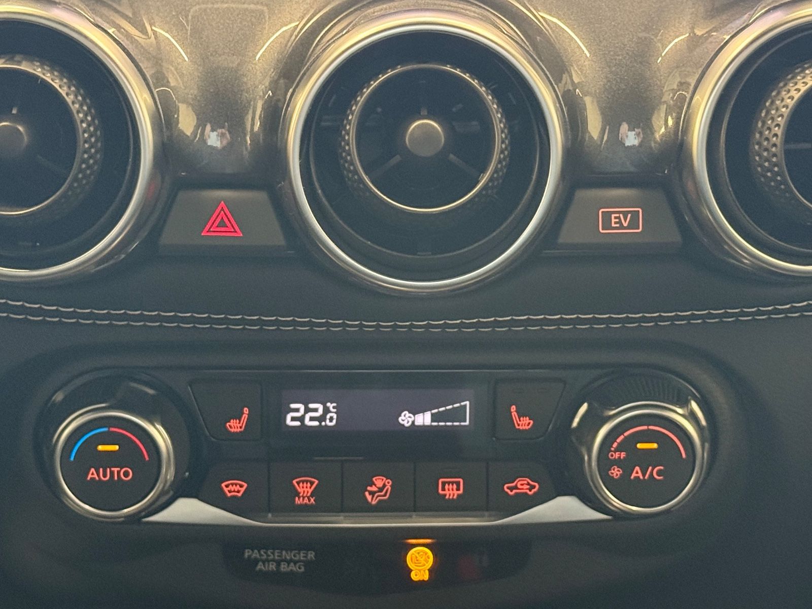 Fahrzeugabbildung Nissan Juke Hybrid N-Connecta - Navi,  Winter-P.