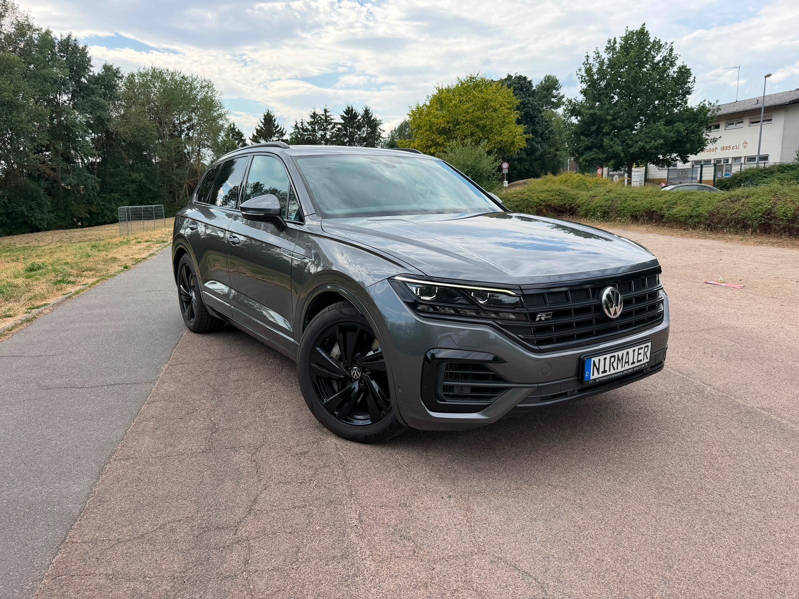 Volkswagen TOUAREG 4.0 V8 TDI R-LINE PANO AHK STANDHZ MWST