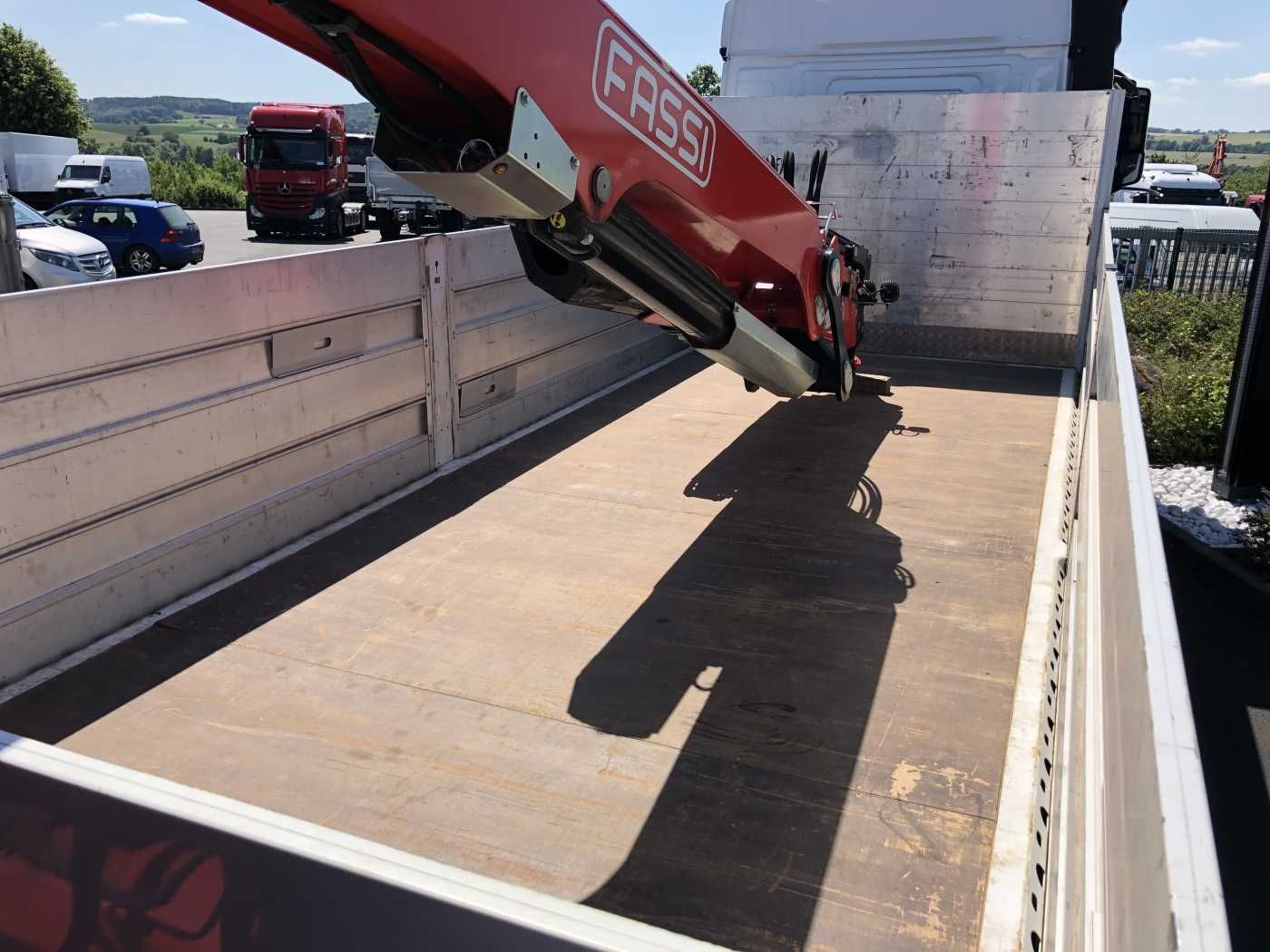 Fahrzeugabbildung Mercedes-Benz Actros 2745 L 6x2 Baustoffpritsche+Kran Retarder