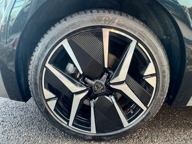 PEUGEOT 208 GT