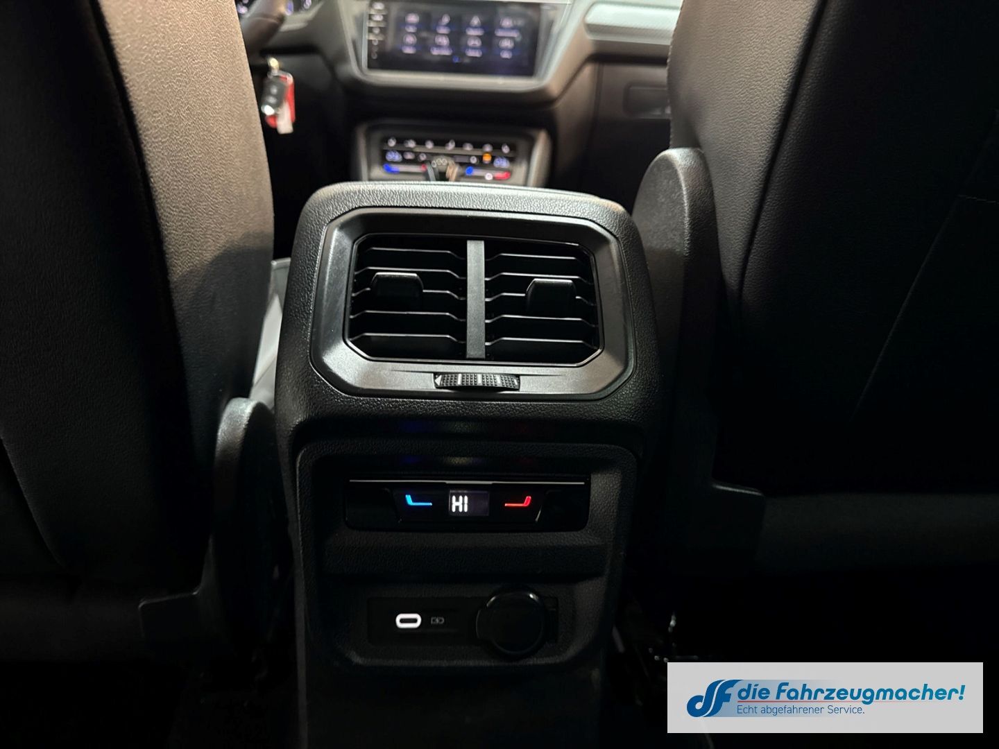 Fahrzeugabbildung Volkswagen Tiguan Allspace R-Line 4Motion Sportpaket HUD AD