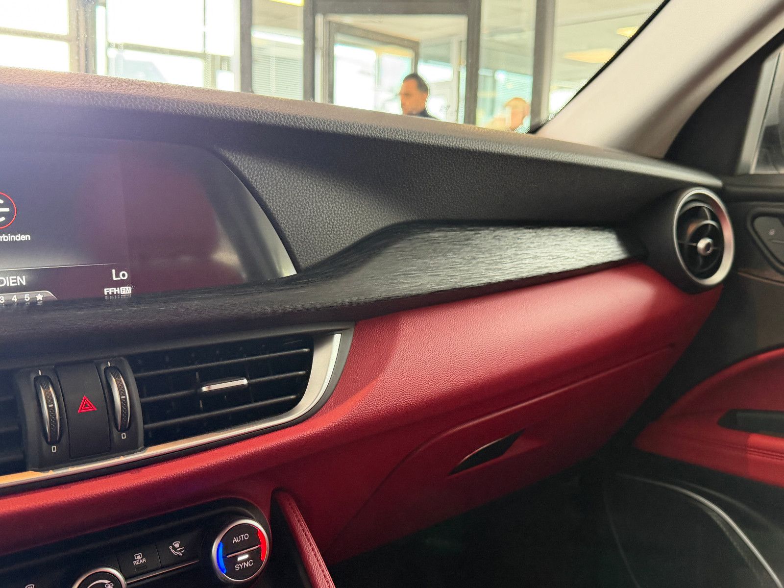 Fahrzeugabbildung Alfa Romeo Stelvio Super Q4/BI-XENON/PDC/AUTOMATIK/SPURHALT