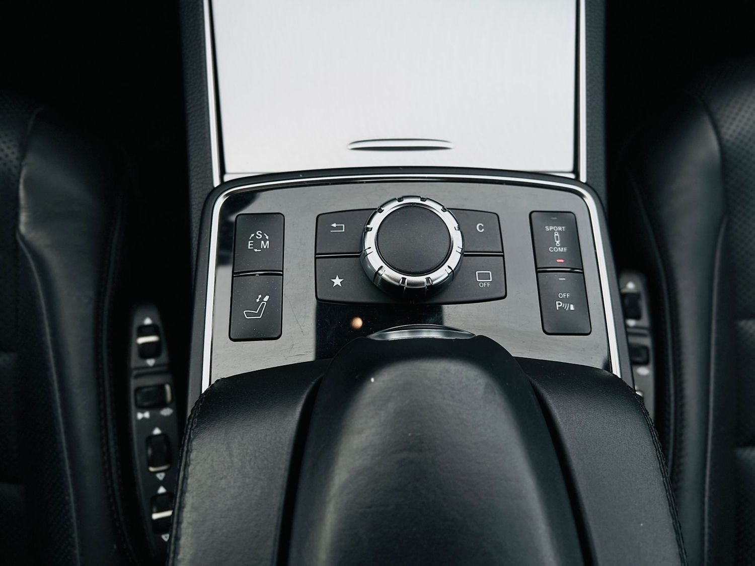 Fahrzeugabbildung Mercedes-Benz E 500 CABRIO AMG - Distronic, 360°, LED, Memory,