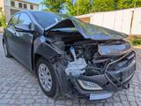 Hyundai i30 blue Trend 1.4 KAT Unfallschaden - Hyundai Unfallwagen