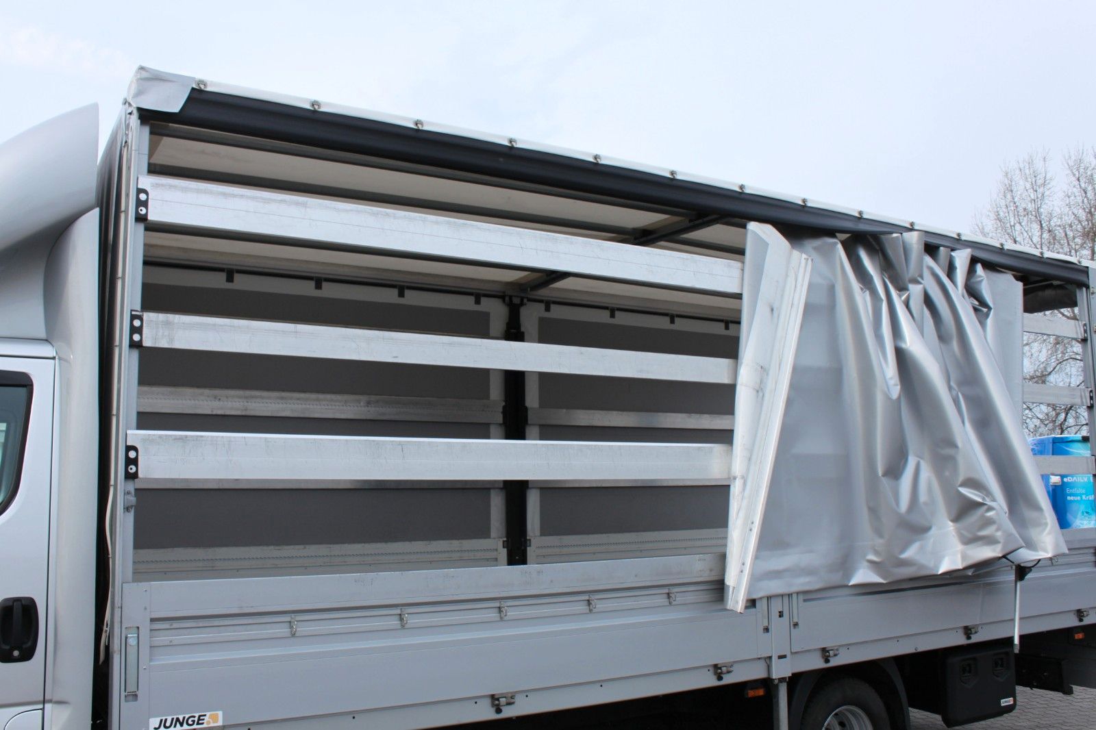Fahrzeugabbildung Iveco Daily 70C18H/P Schiebeplane