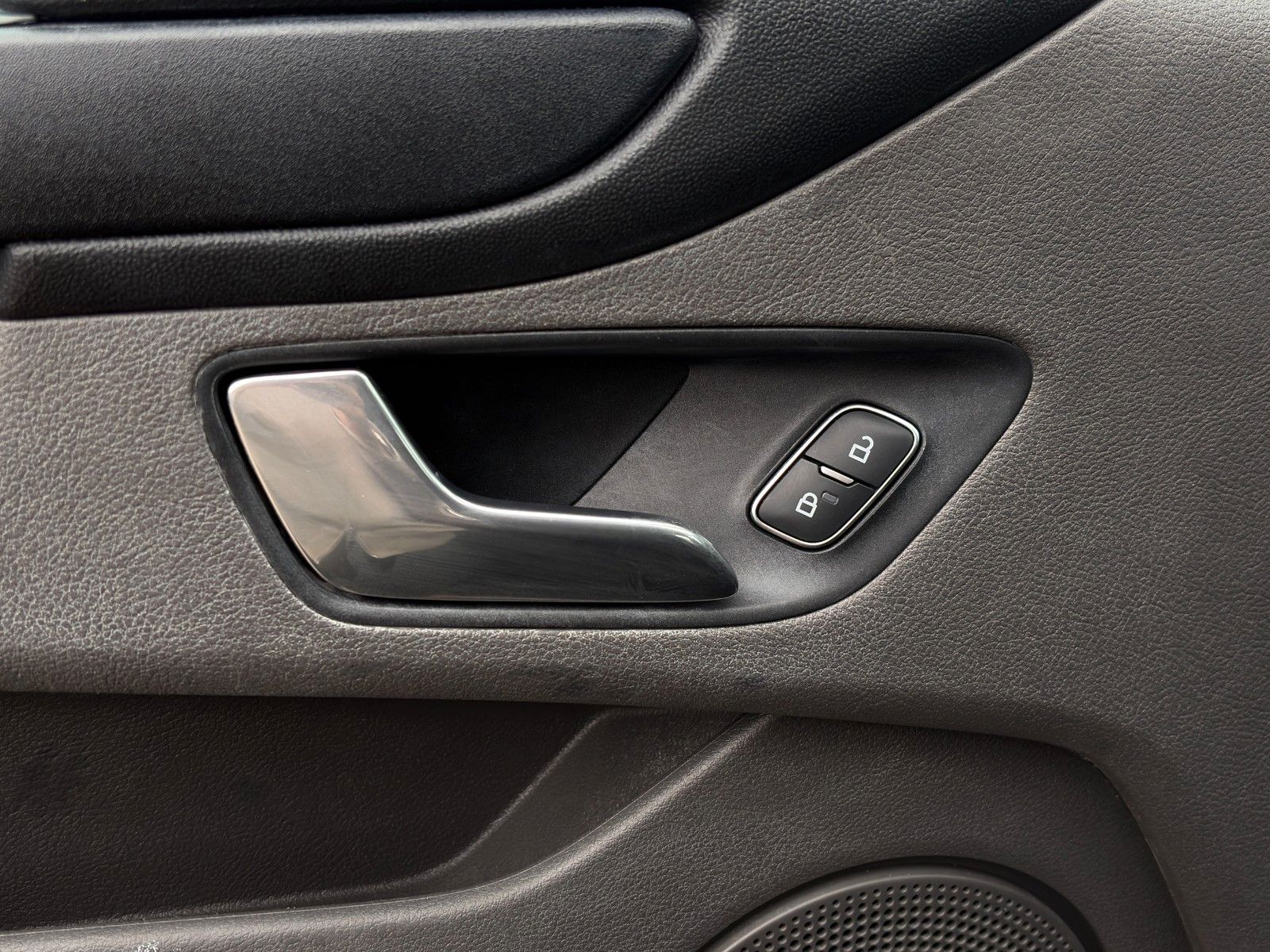 Fahrzeugabbildung Ford Transit Custom 300 L2 H1 Trend Navi Kamera Temp.