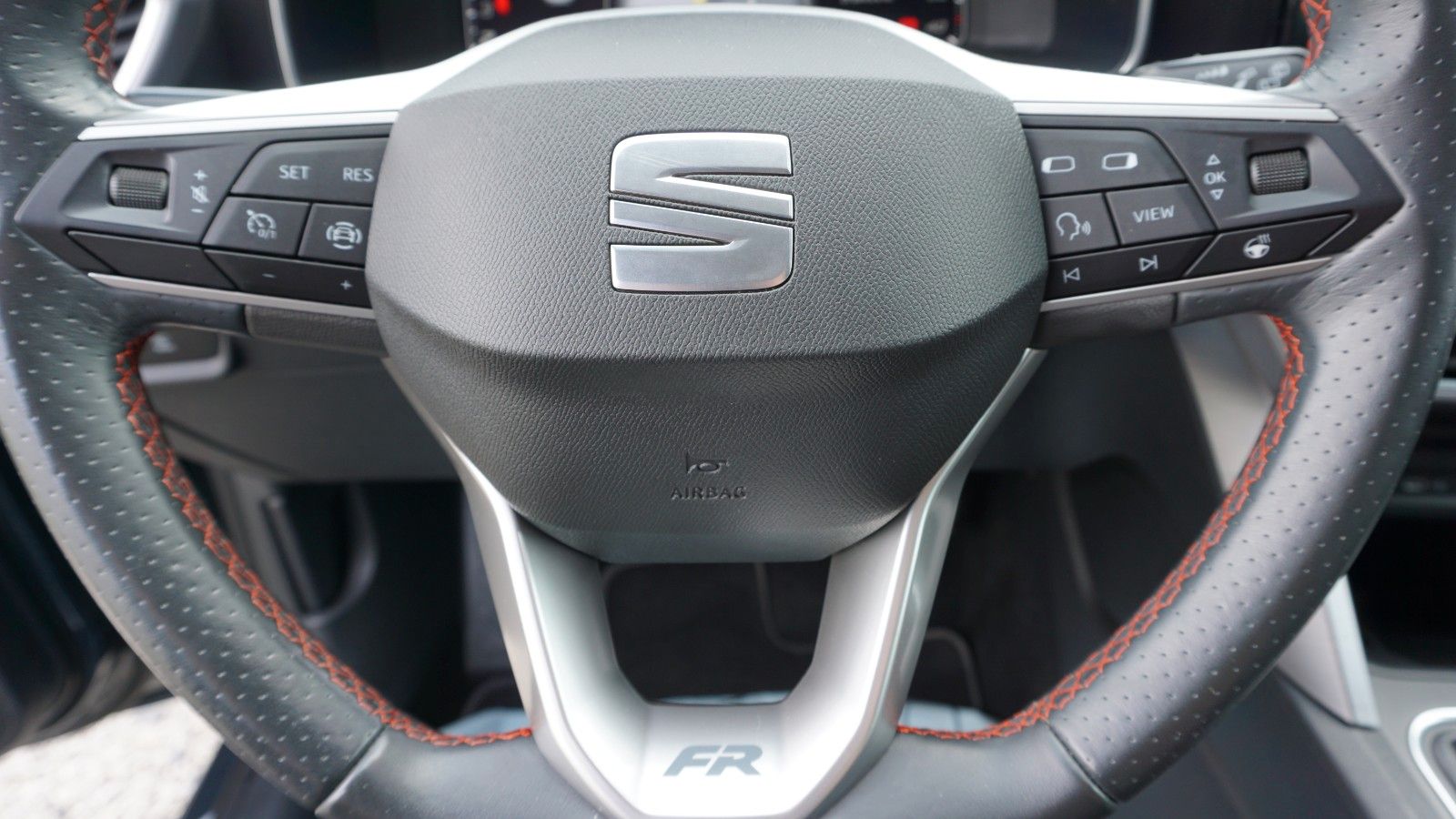 Fahrzeugabbildung SEAT Leon FR, SEAT Garantie, Navi, Sportfahrwerk, LED