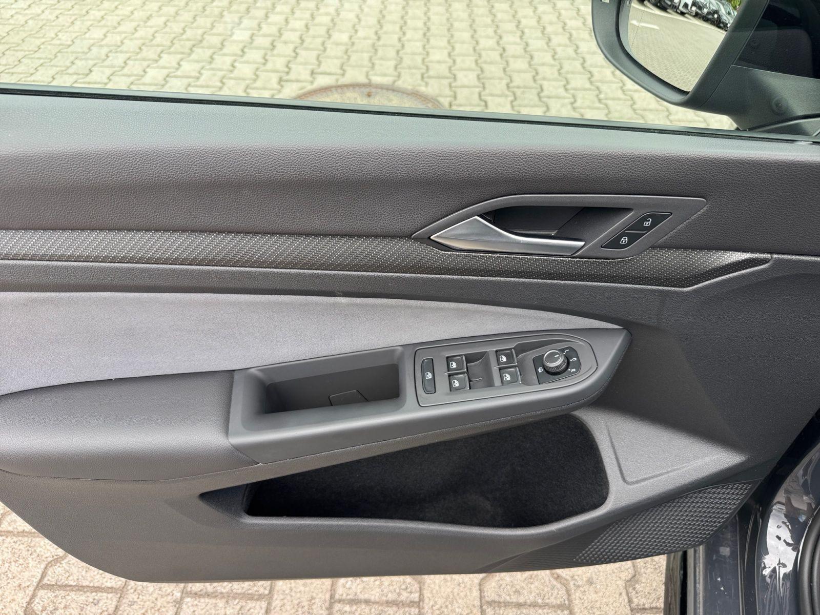 Volkswagen Golf VIII R-Line 1.5 eTSI DSG, ACC/NAVI/LED/17"/, миниатюра 15