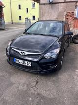 Hyundai i30 CW 1.6 CRDi 66 kW UEFA EURO 2012 Edition... - Hyundai i30 aus 2012 mit Diesel-Antrieb: Kombi