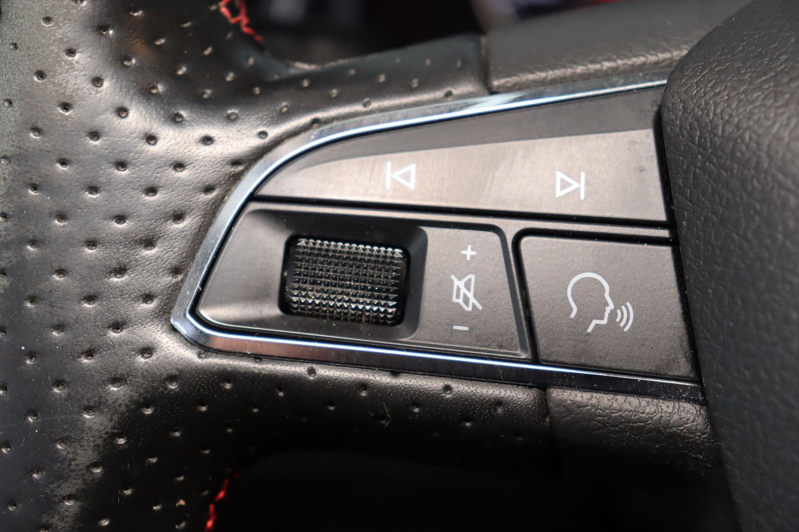 Fahrzeugabbildung SEAT Leon ST 1.4 FR LE 1. Hand * LED * Navi