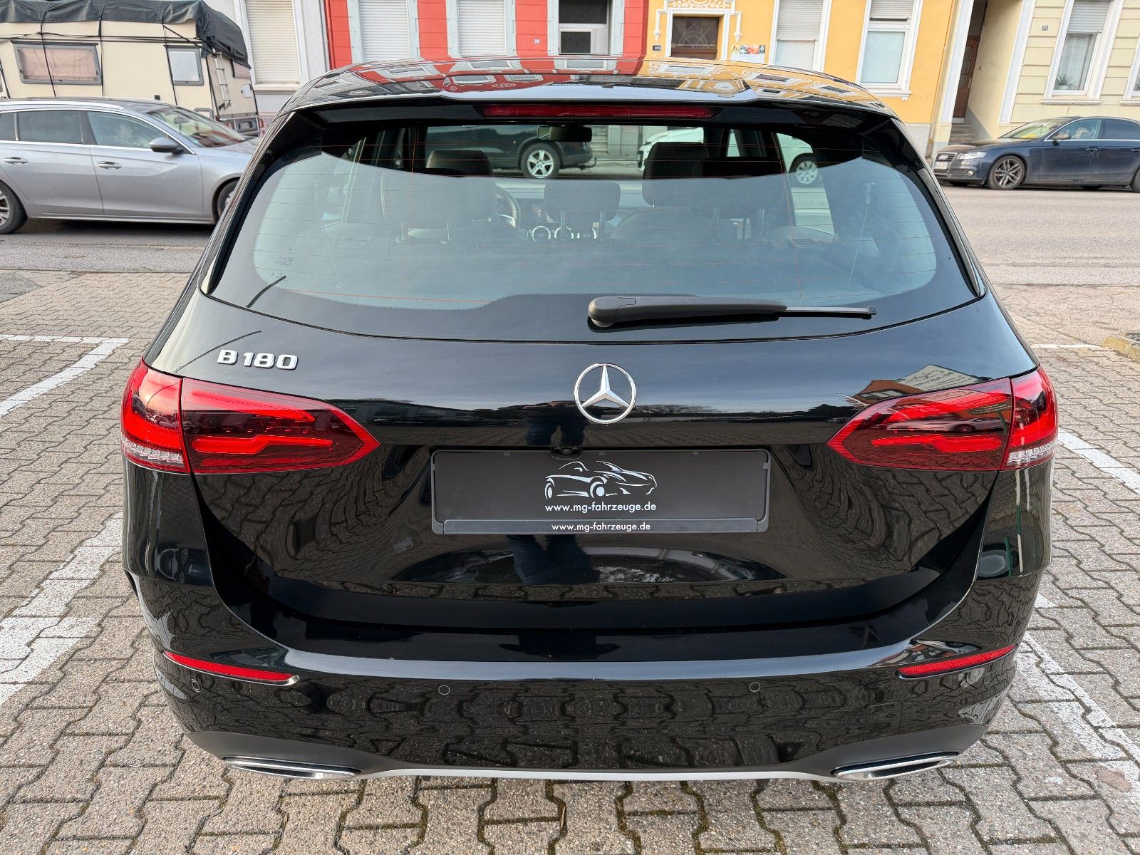 Fahrzeugabbildung Mercedes-Benz B 180 AMG LINE PANO NAVI KAMERA MBUX LED AHK