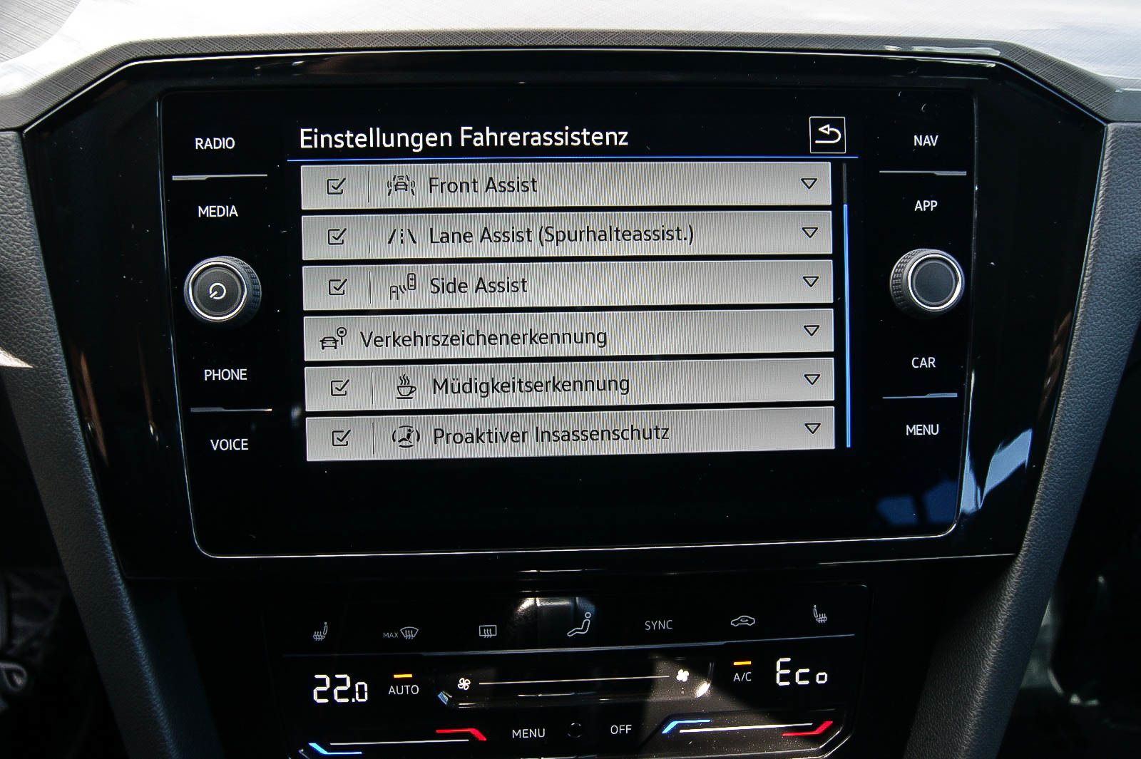Fahrzeugabbildung Volkswagen Passat Variant HYBRID GTE IQ NAVIGATION 1.HAND