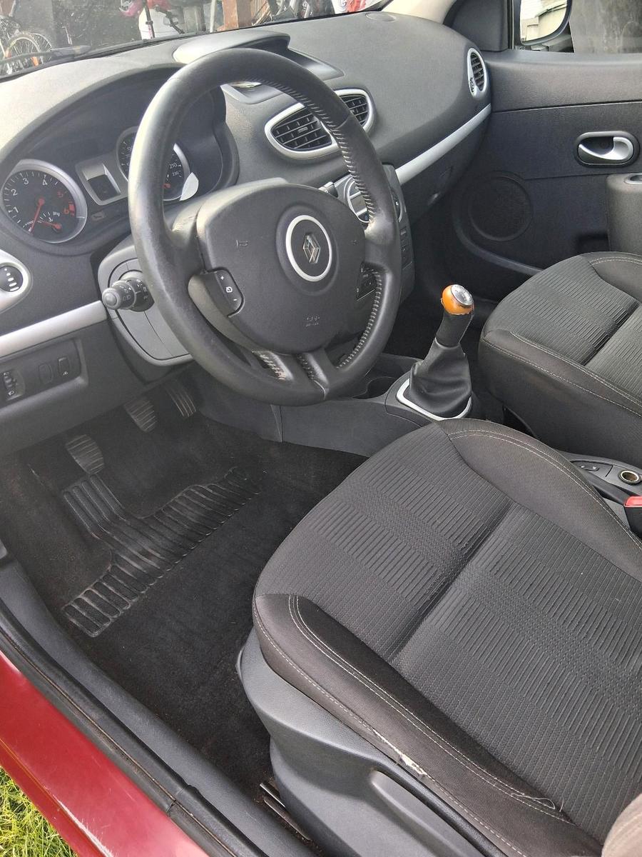 Renault Clio 2011 — photo 12