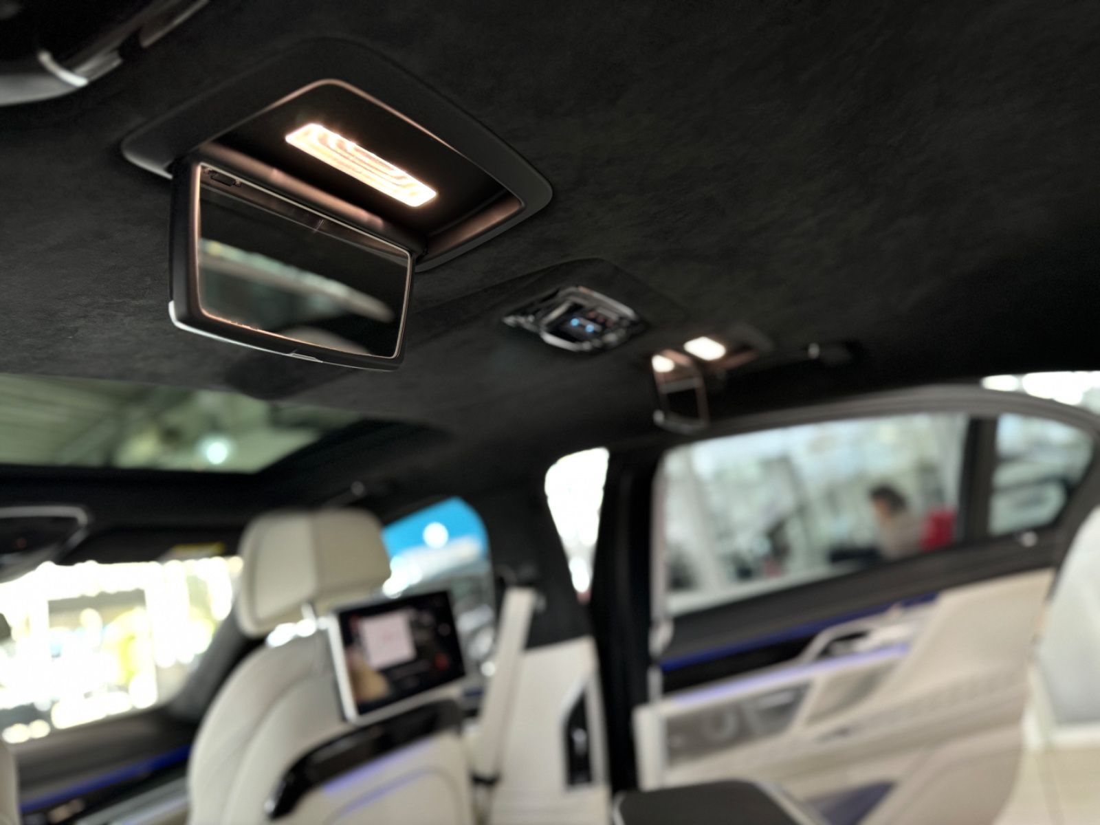 Fahrzeugabbildung BMW M760Li xD ExecutiveLounge HUD TV B&W NightVision