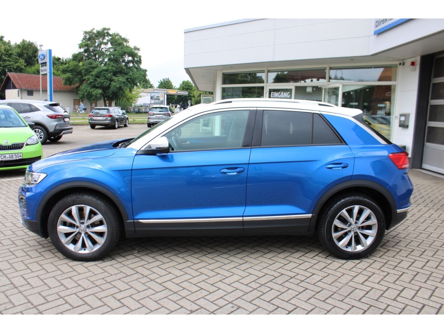 VW T-Roc 1.5 TSI Style 45 DSG ACC LED Pano RFK StHz - Image 2