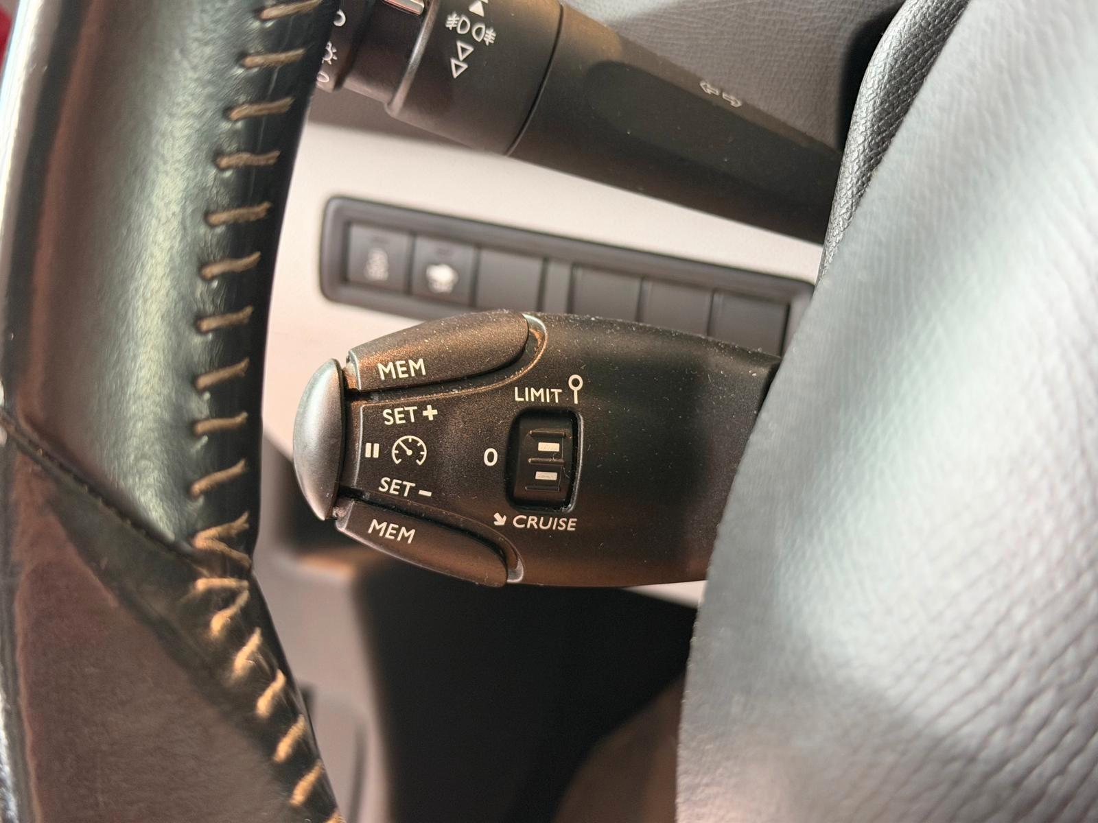 Peugeot 308 2015 — photo 13