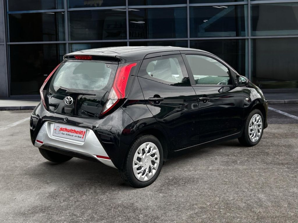 Fahrzeugabbildung Toyota Aygo x-play club
