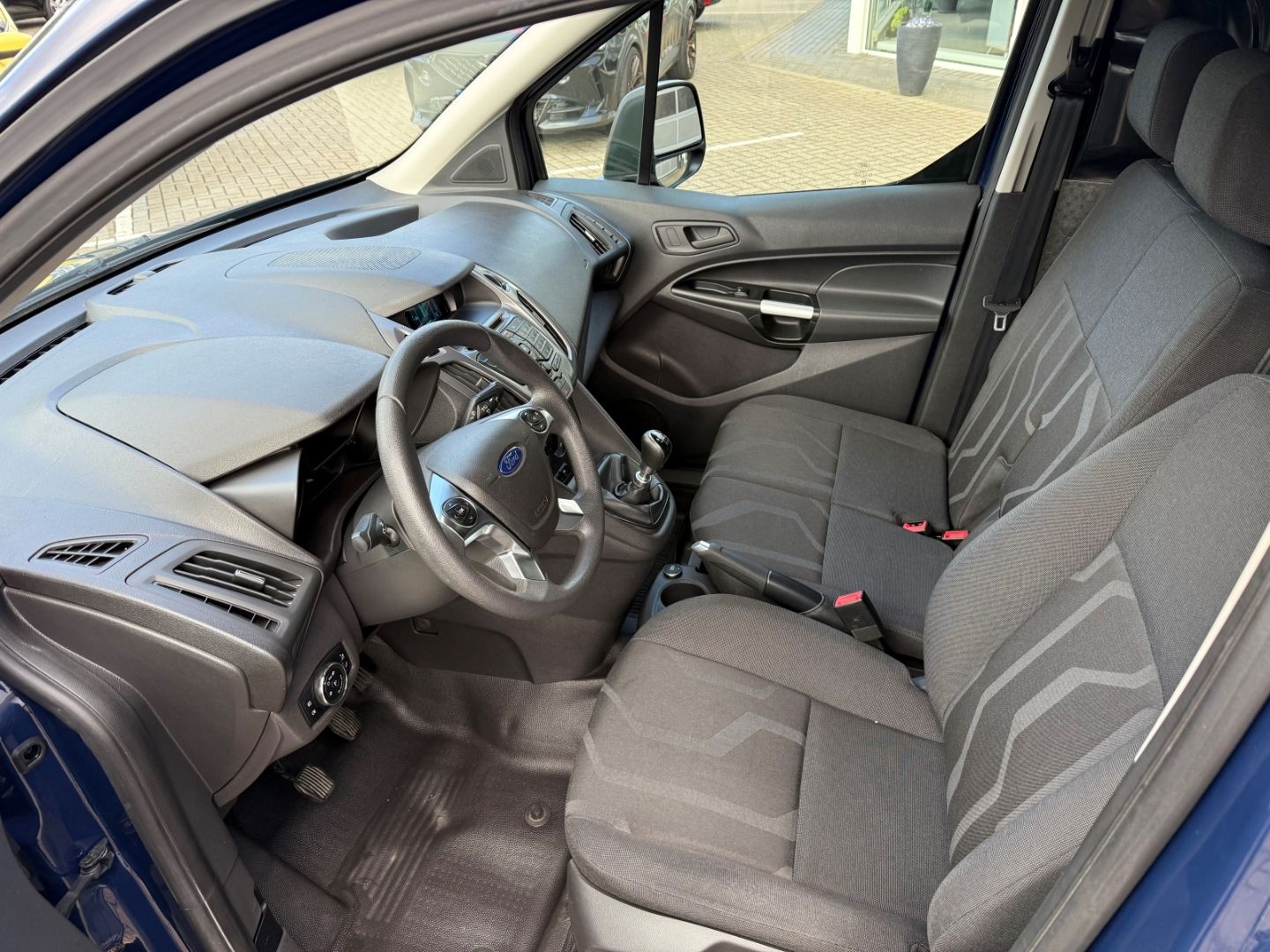 Fahrzeugabbildung Ford Transit Connect Kasten Trend AHK  Regalsystem PD