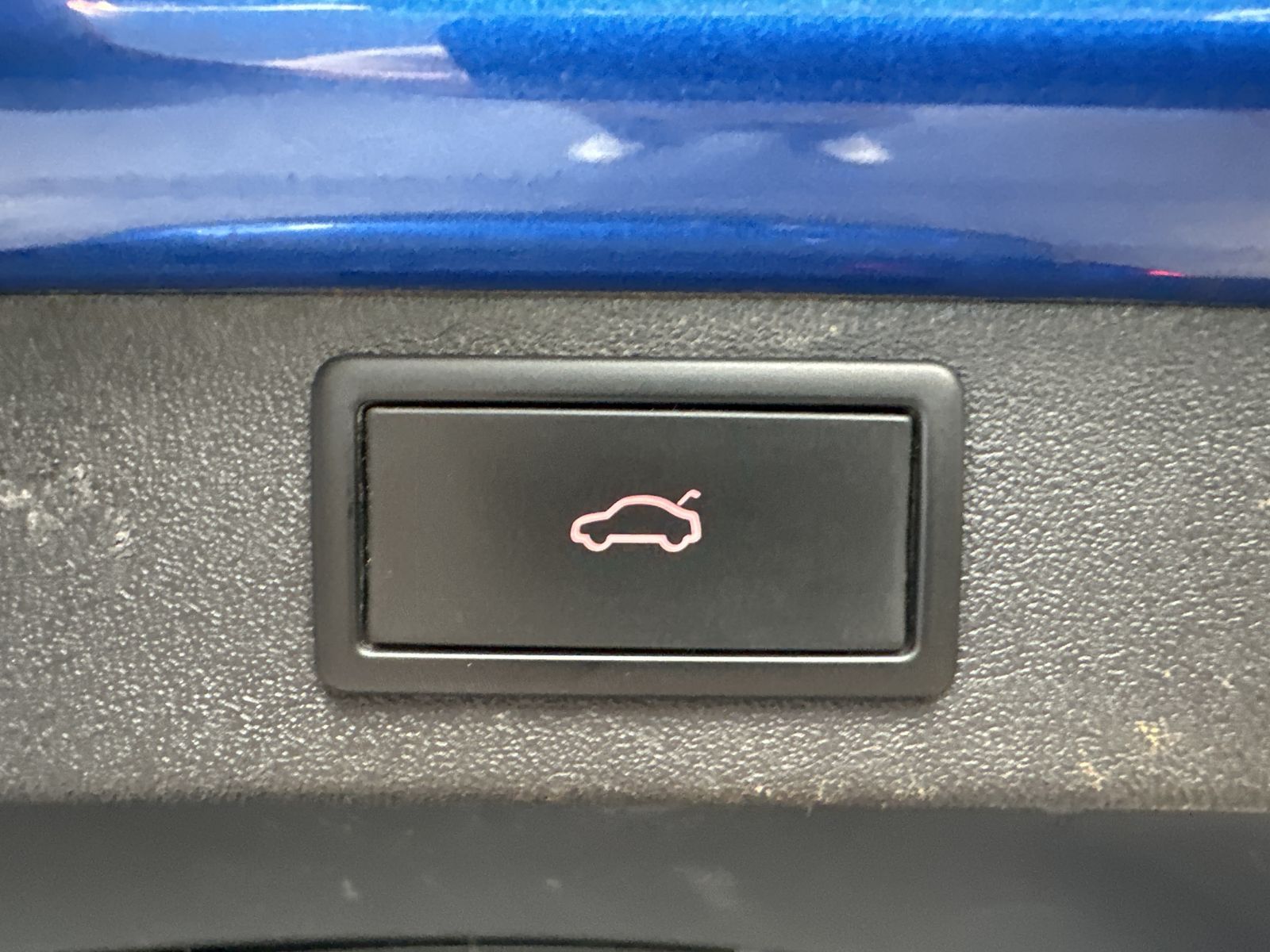 Fahrzeugabbildung SKODA Enyaq iV 80 Sport NAV+LED+AHK+PANO+CANTON+CARPLA