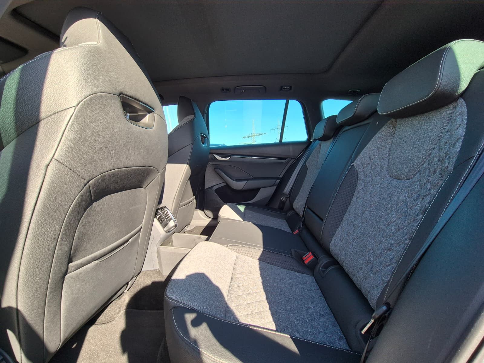 Fahrzeugabbildung SKODA Octavia 1.5 DSG Sportline PANO*MATRIX*AHK*5J.GAR