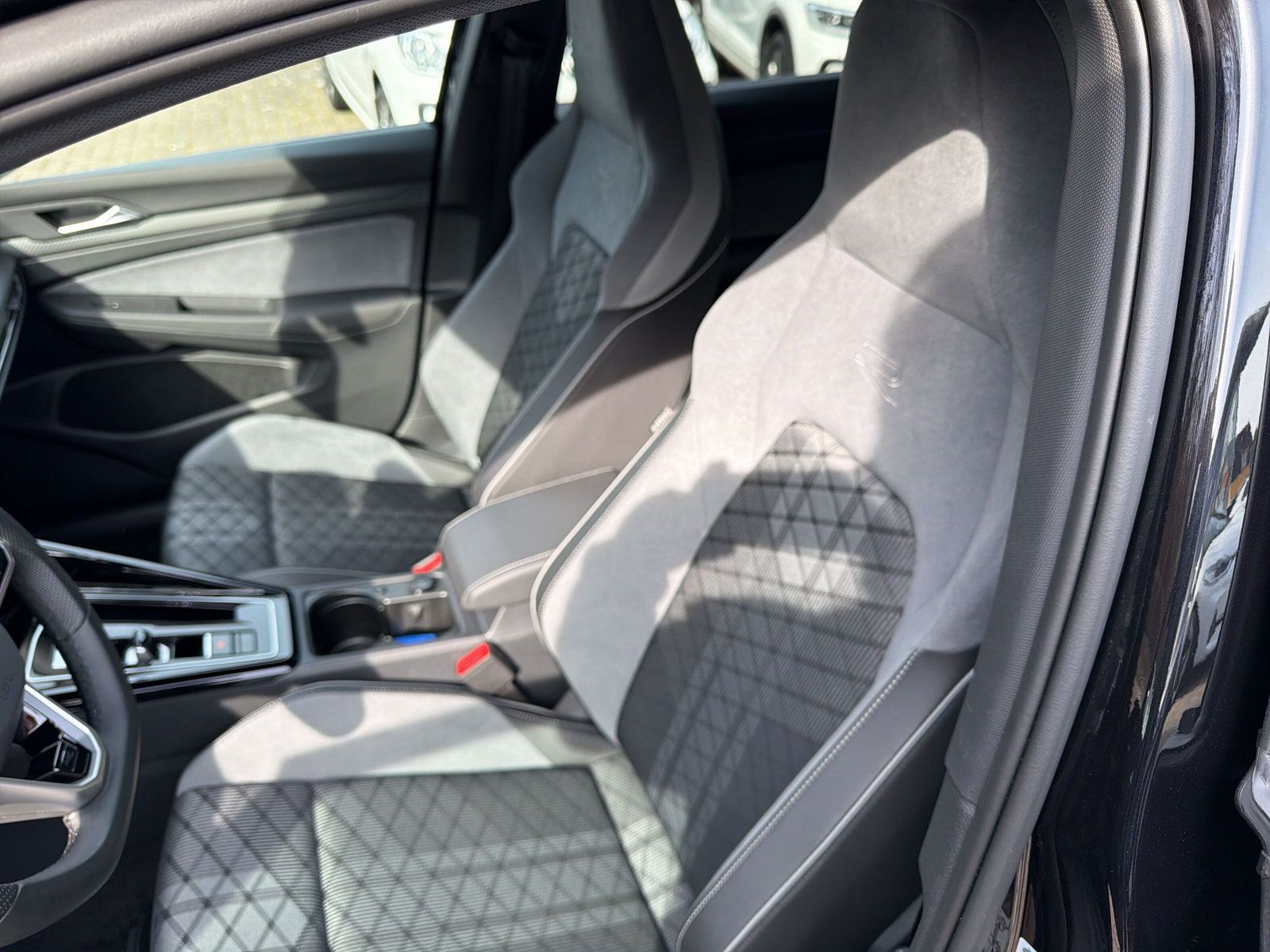 Golf R-Line TSi DSG Navi AZV Kamera ACC LED R-Li