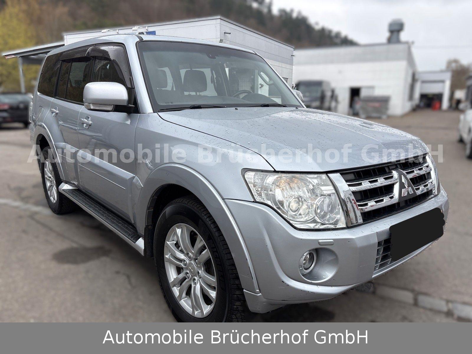 MITSUBISHI PAJERO