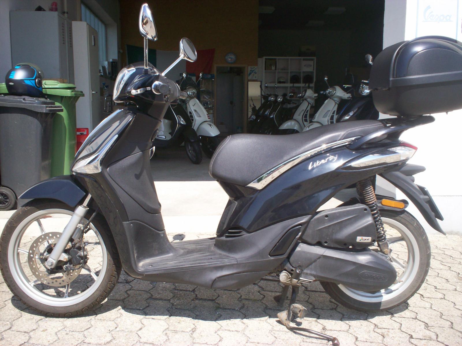 Piaggio Liberty 50 mit Topcase