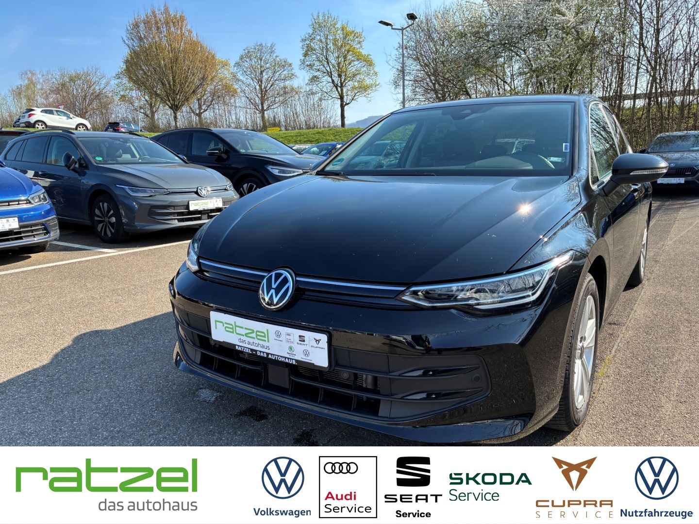 Fahrzeugabbildung Volkswagen Golf 1.5 Life TSI LED ACC App Connect Lane Assis