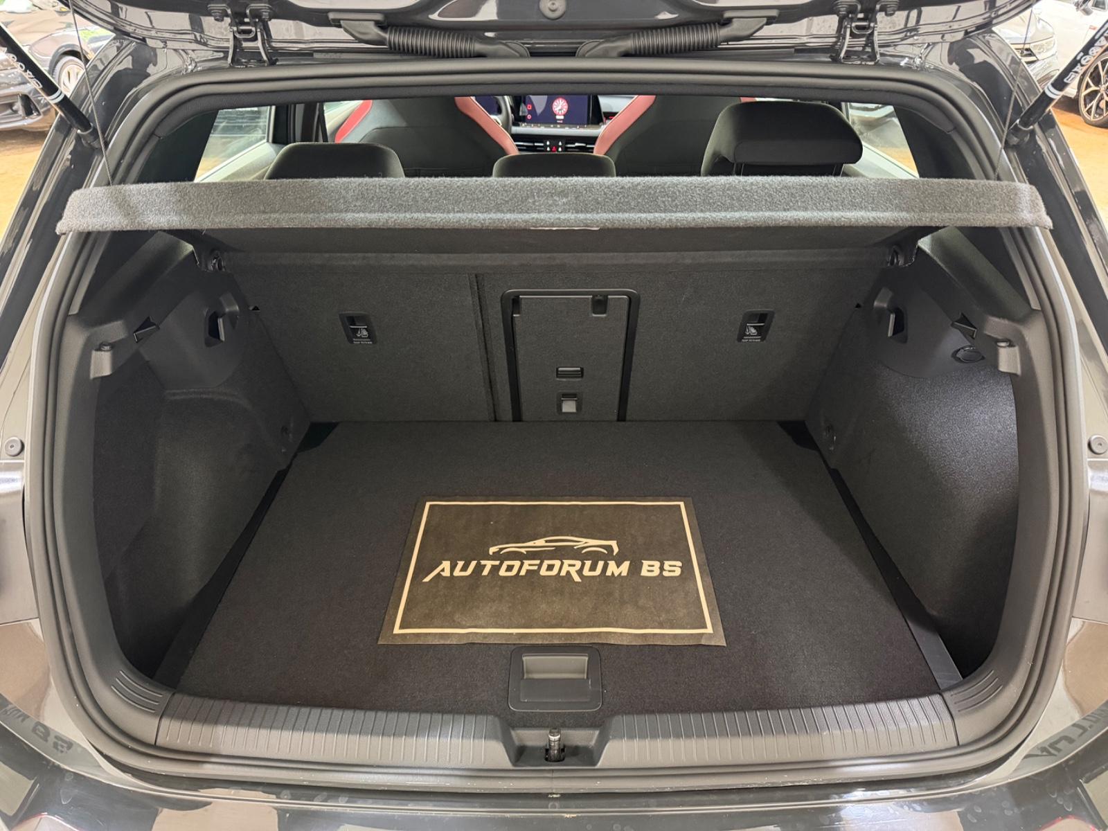 Volkswagen Golf VIII Lim. GTI 2.0/PANO/CAM/IQ/SHZ/17", миниатюра 10
