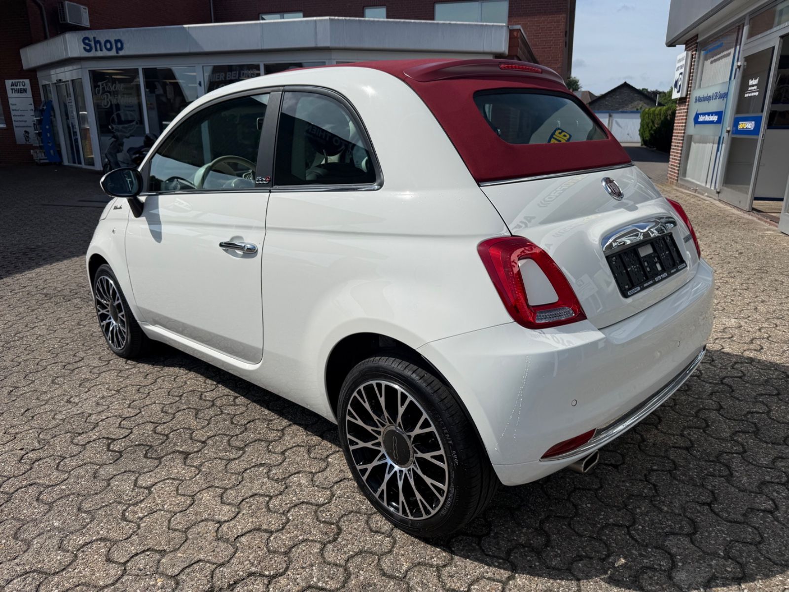 Fahrzeugabbildung Fiat 500 Cabrio Dolcevita Mild-Hybrid Navi/PDC