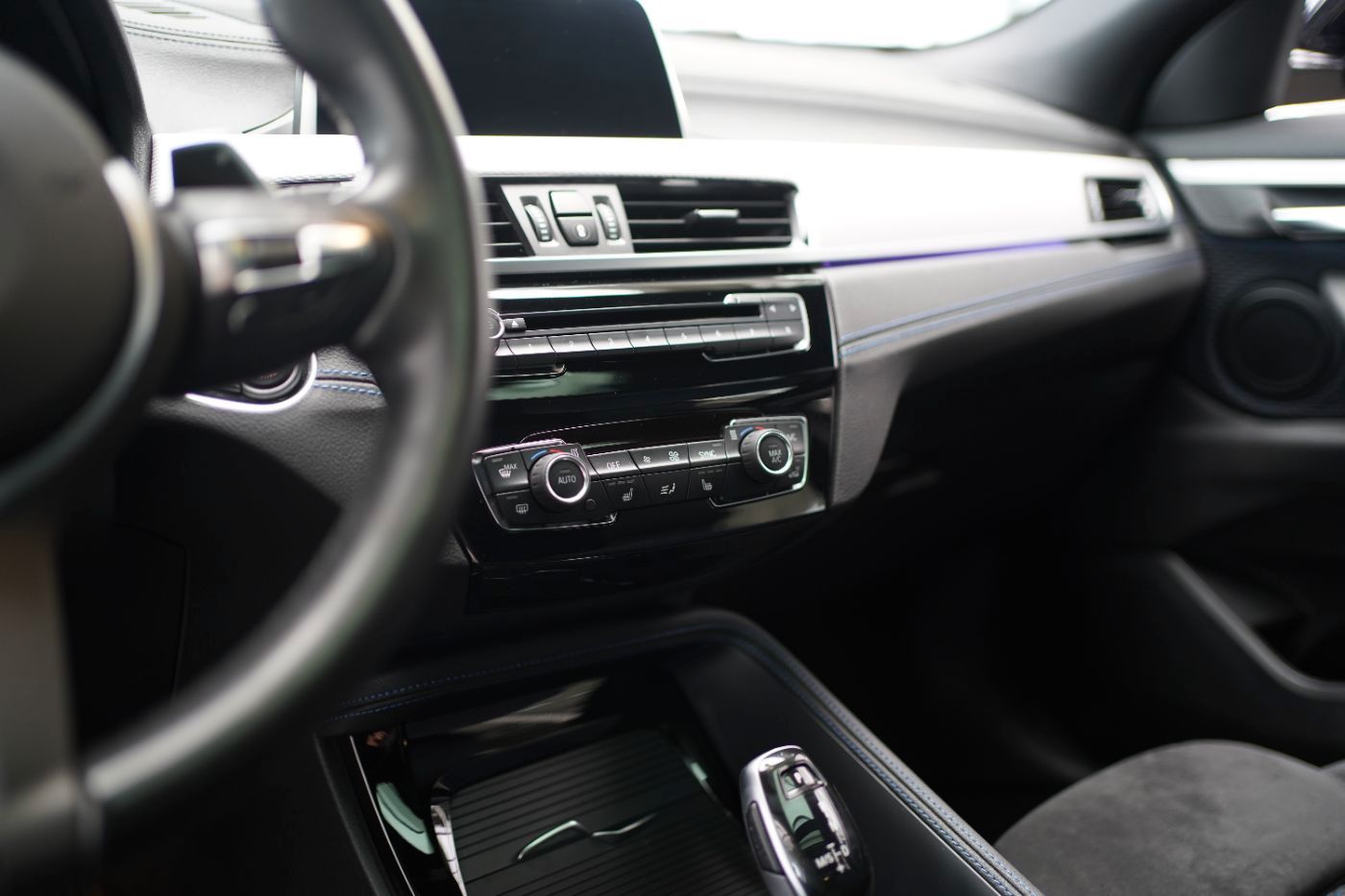 Fahrzeugabbildung BMW X2 20i M Sport +Glasdach+LED+Komfortzugang+AHK