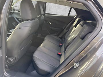 Peugeot 2008 1.2 PureTech 130 Allure AHK+Kam.+LED+Navi