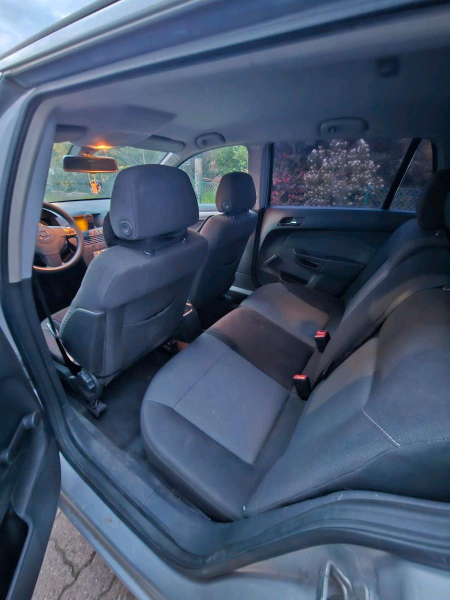 Opel Astra 2005 — photo 11