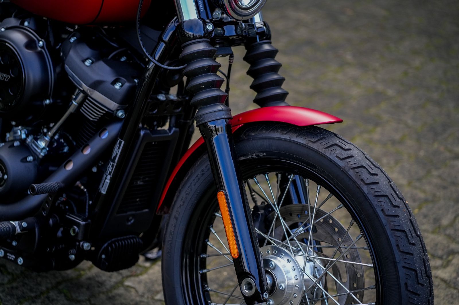 Fahrzeugabbildung Harley-Davidson FXBB Street Bob Softail - Sissybar -Satteltasche