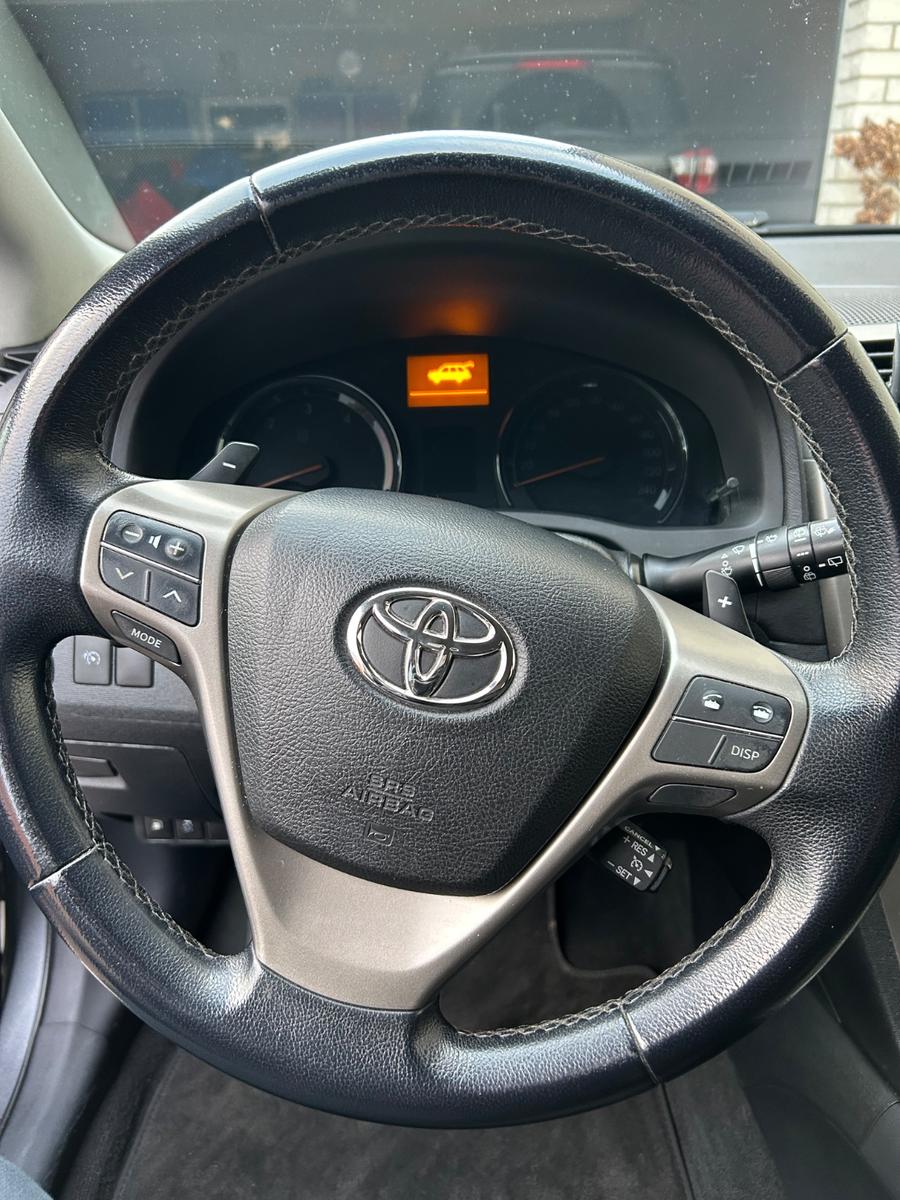Toyota Avensis 2011 — photo 9