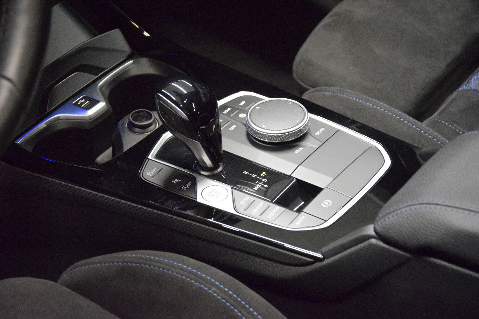 Fahrzeugabbildung BMW 218 i M Sport Gran Coupé Pano HuD Memory Schale