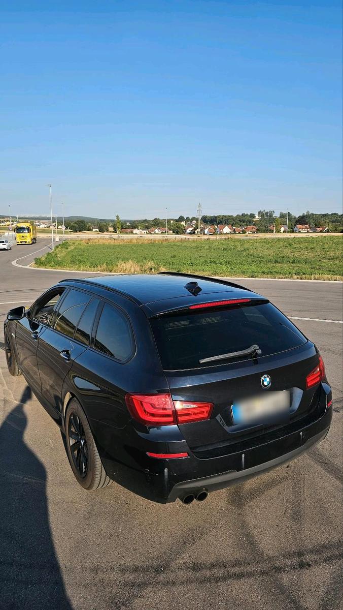 BMW 530 2012 — салон