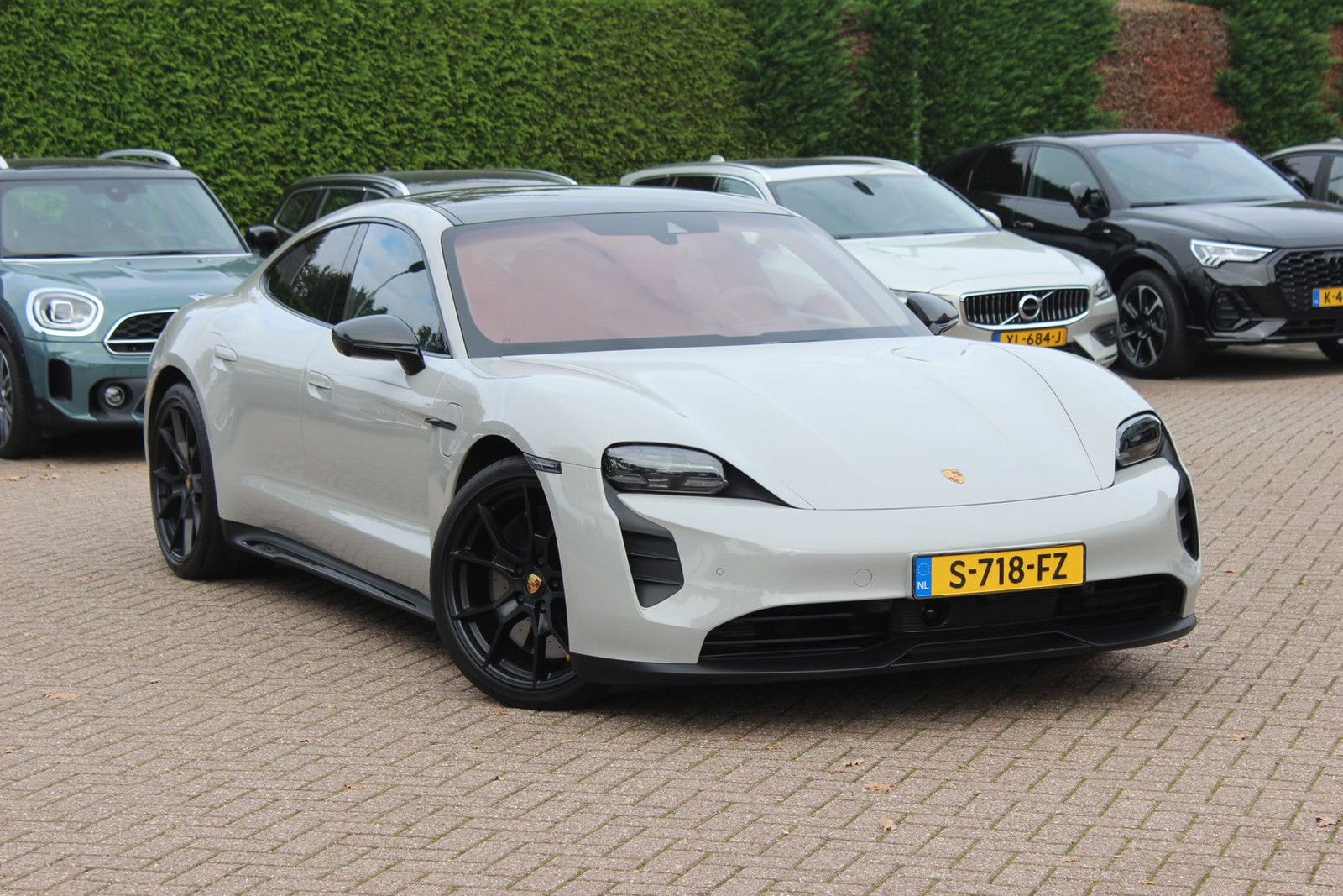 Porsche Taycan GTS 93 kWh / SoH 89,2% / Keramisch / Pano
