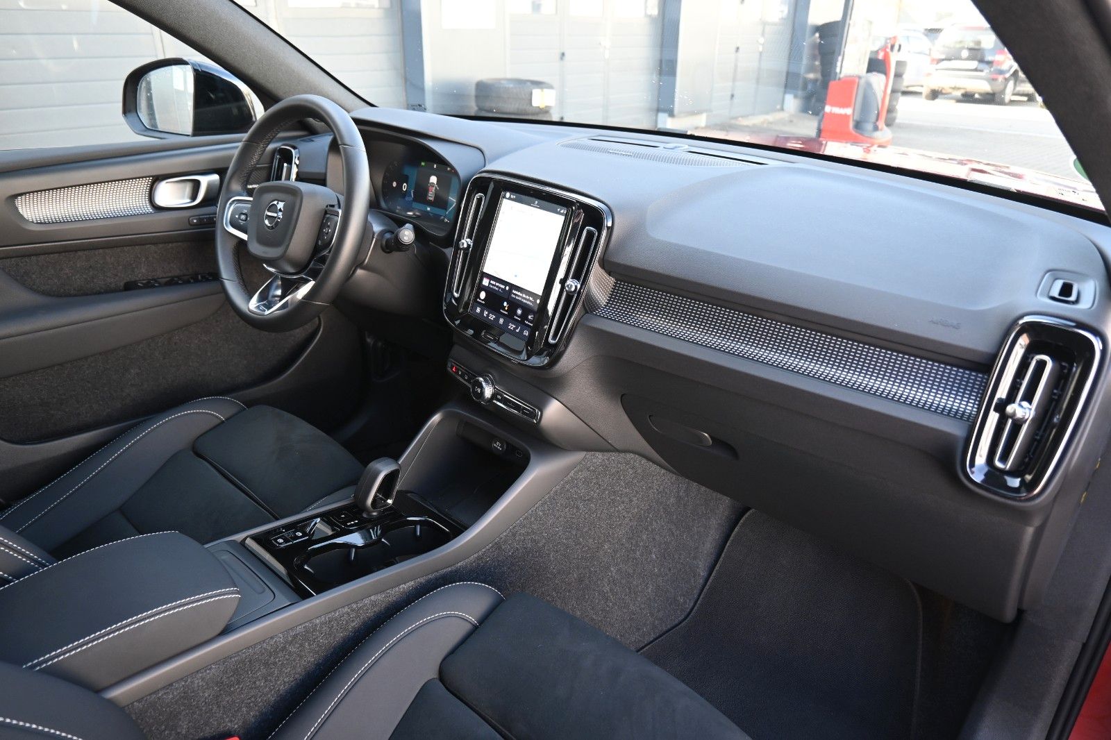 Fahrzeugabbildung Volvo XC40 B3 Plus Dark*LED*PANO*360*H&K*BLIS