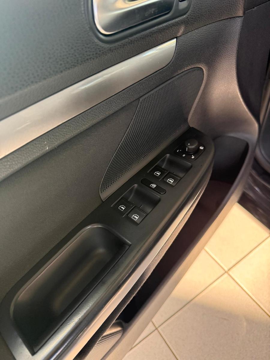 Volkswagen Golf 2010 — photo 11