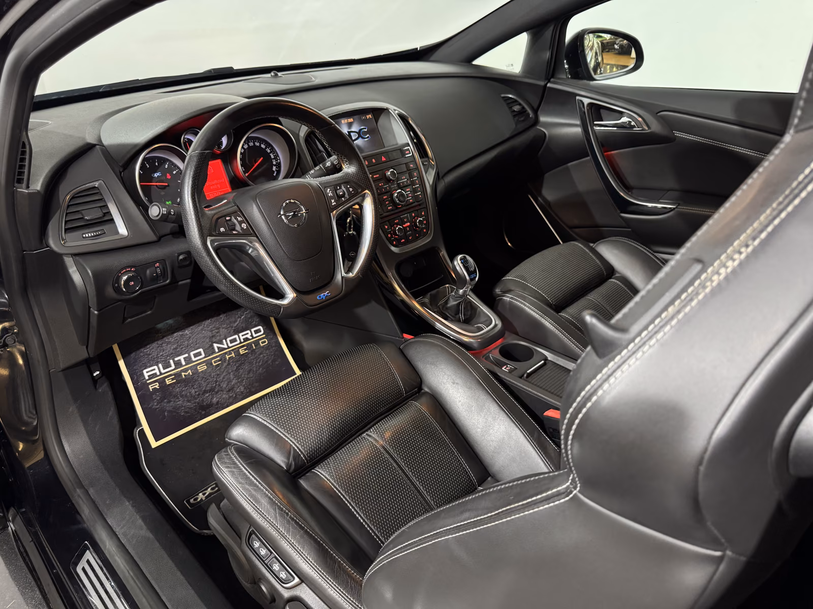 Opel Astra OPC *Schale*Navi*Sitzhzg*Bi-Xenon*