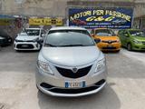 Lancia Ypsilon 1.2 69 CV 5 porte Gold - silberne Lancia Ypsilon