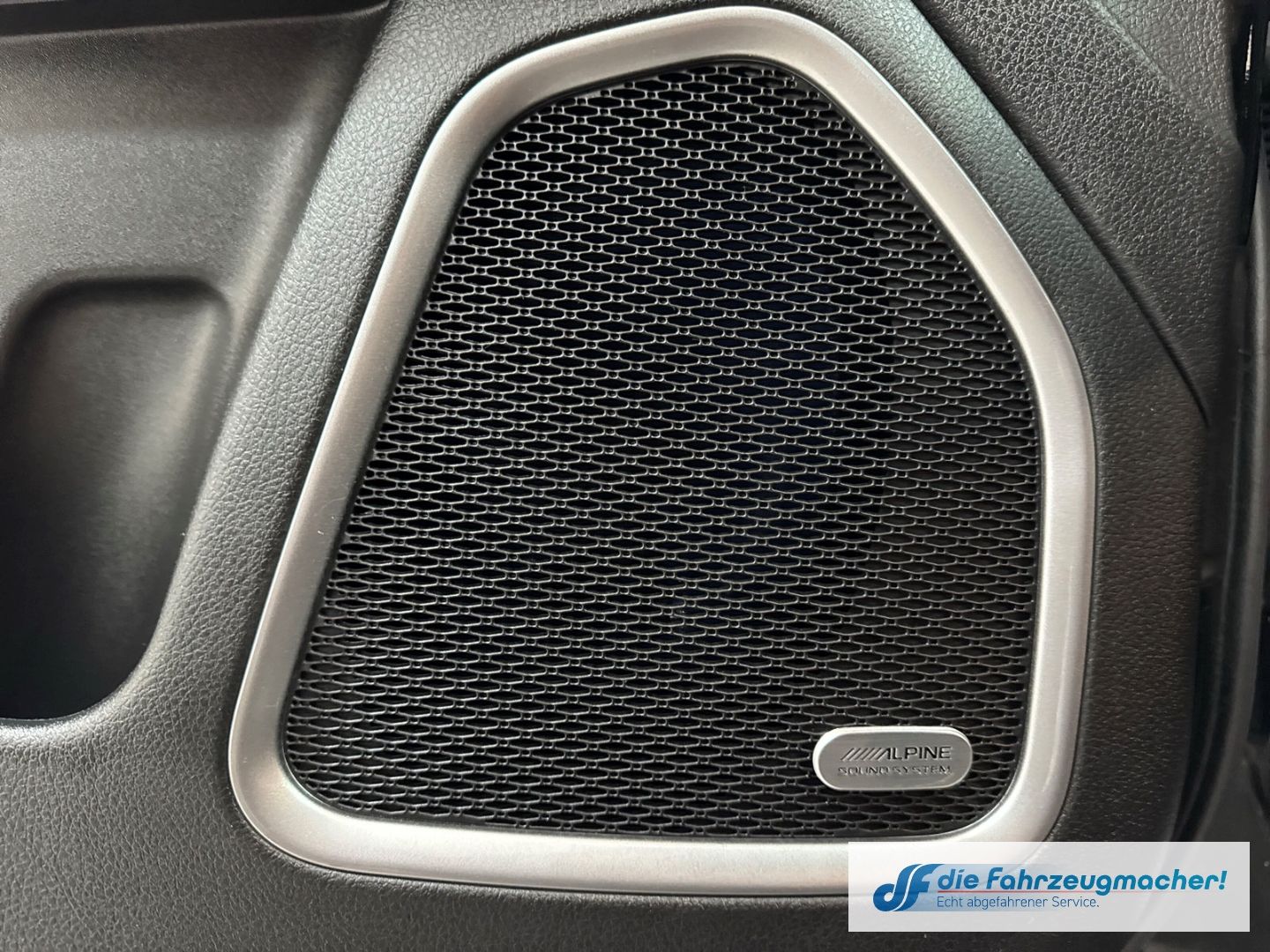 Fahrzeugabbildung Jeep Compass S Plug-In Hybrid 4WD Navi Soundsystem 36