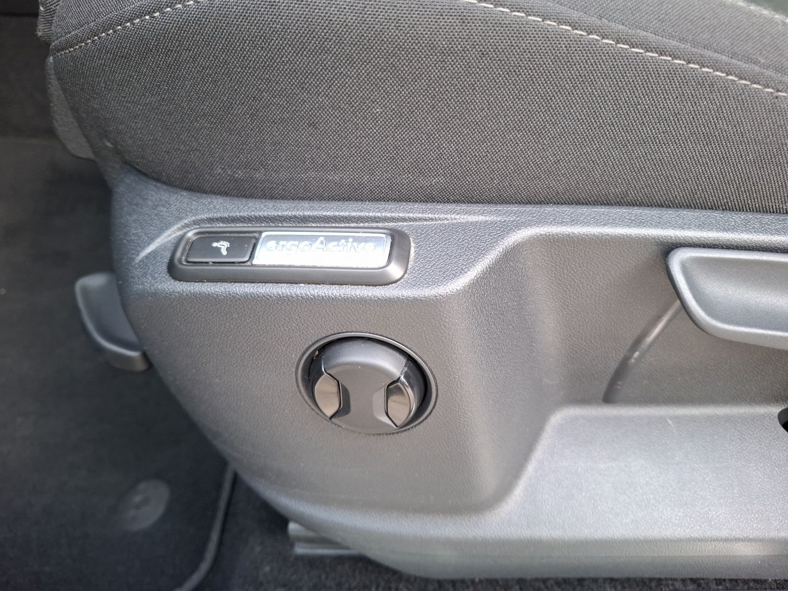 Fahrzeugabbildung Volkswagen Tiguan TDI Elegance DSG 4Mo Matrix AHK Navi AIF´