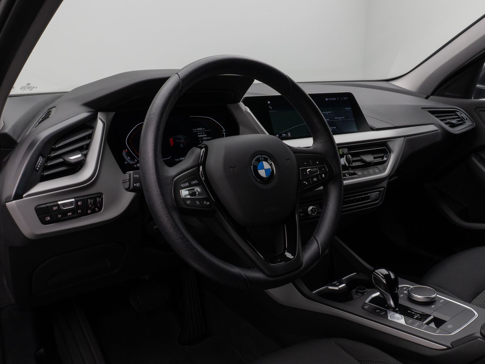 Fahrzeugabbildung BMW 118i DAB CockPitProf LED PDC Geschwindigkeitsreg