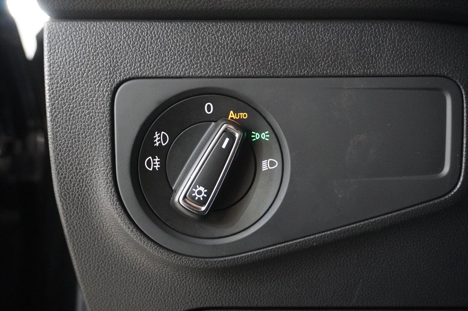 Fahrzeugabbildung Volkswagen Tiguan Allspace 2.0D R-LINE 4M NAVI/SH/SPORT/AHK