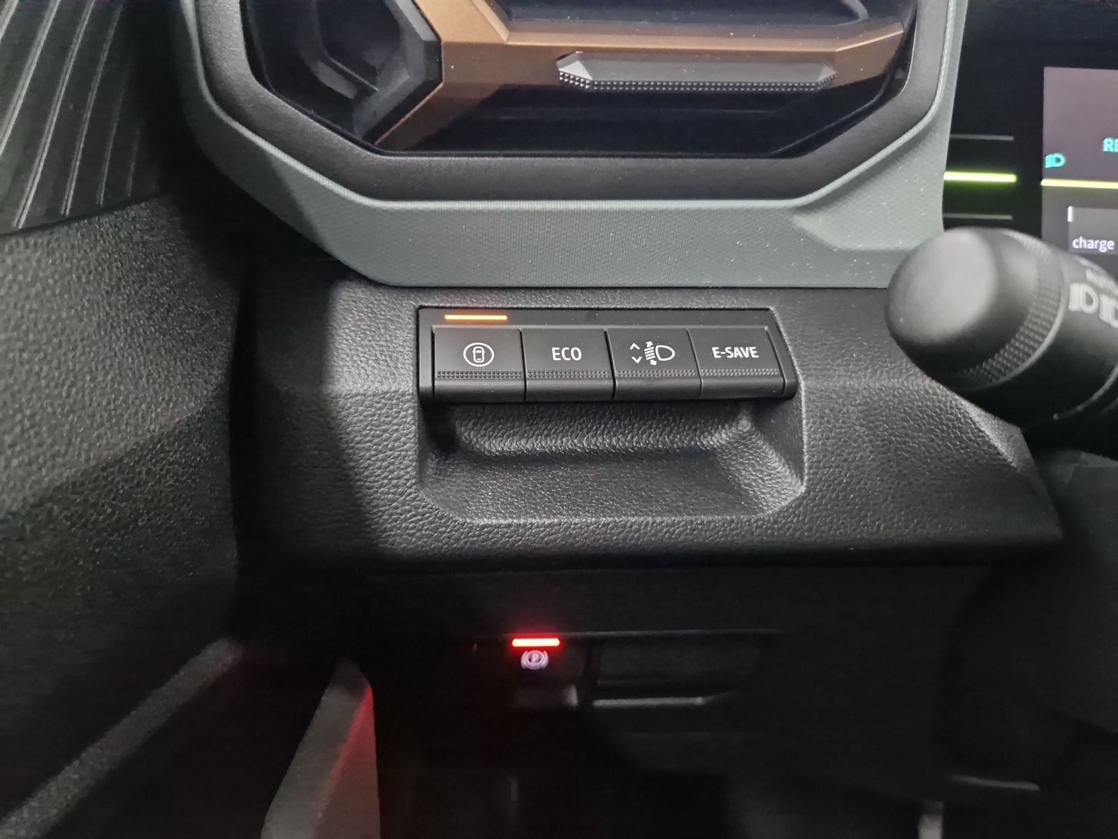 DACIA Duster Extreme Hybrid 155 Winterpaket – Bild 30