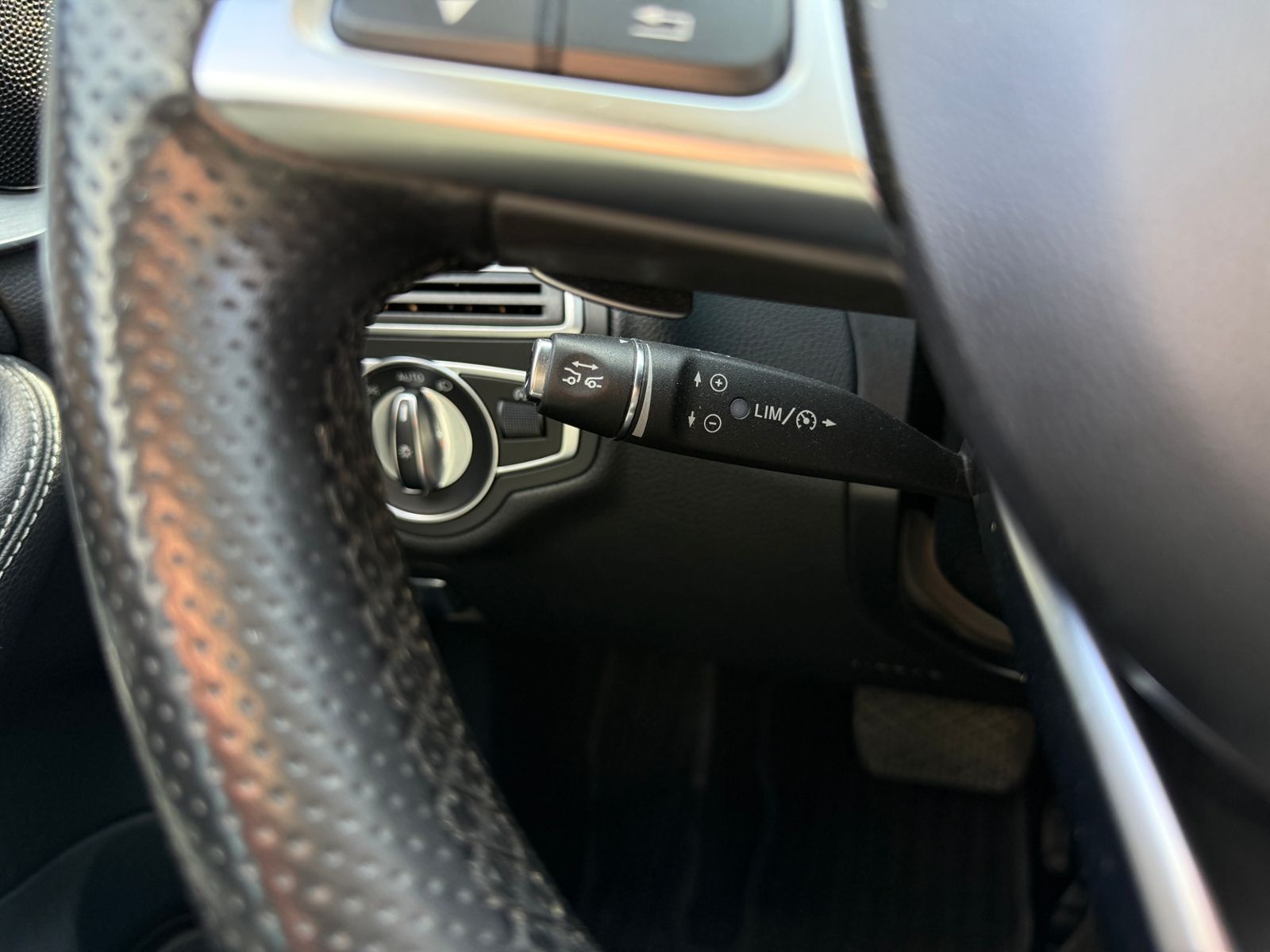 Fahrzeugabbildung Mercedes-Benz C 200 9G-TRONIC AMG Line DISTR. NAVI LED