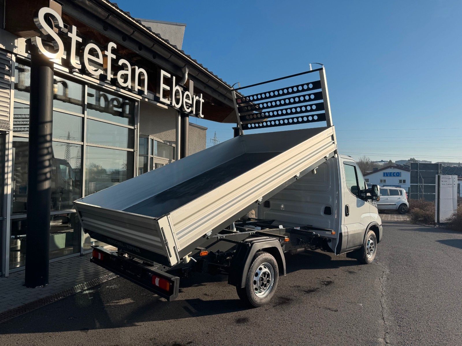 Fahrzeugabbildung Iveco Daily 35S14 A8*R3.450mm*Automatik*Kamera*3Sitze*