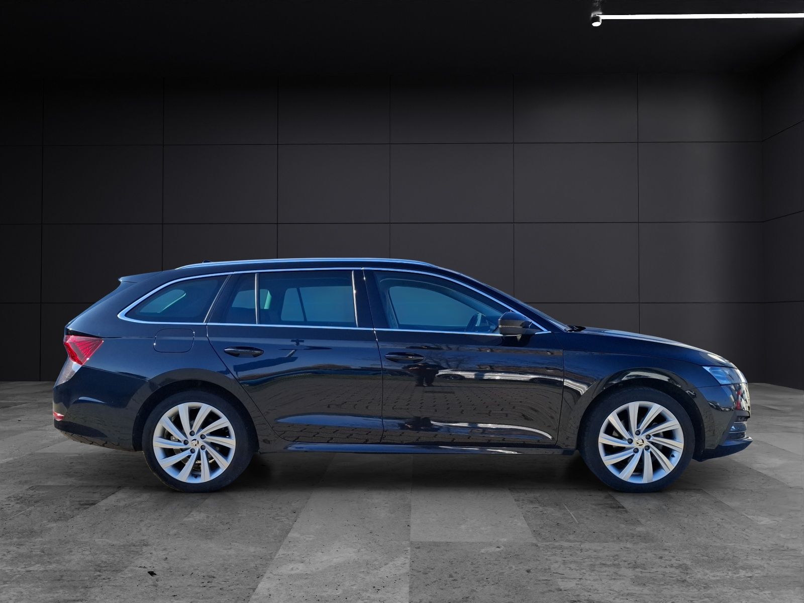 Fahrzeugabbildung SKODA Octavia Combi TSI Style Matrix Navi HUD ACC AHK